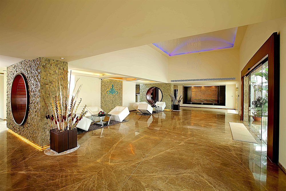 Flora Airport Hotel And Convention Centre Kochi Nedumbassery Extérieur photo